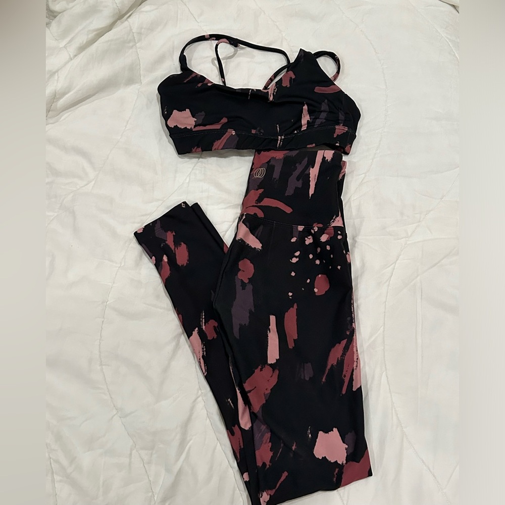 Black and pink brushstroke pattern leggings & sports bra set. Balance Collection